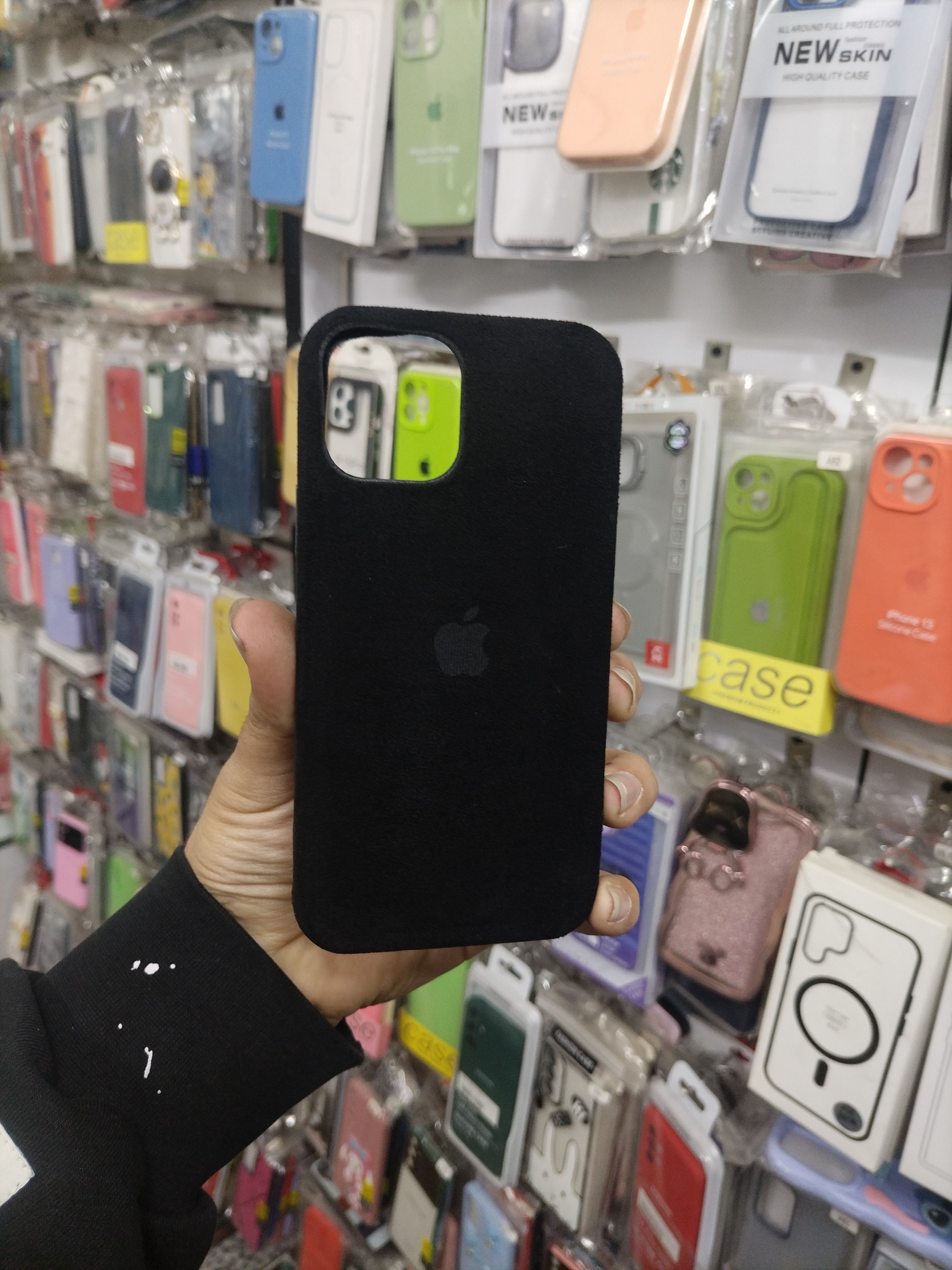 قاب طرح سیلیکونی iPhone 12 / 12 Pro مخملی