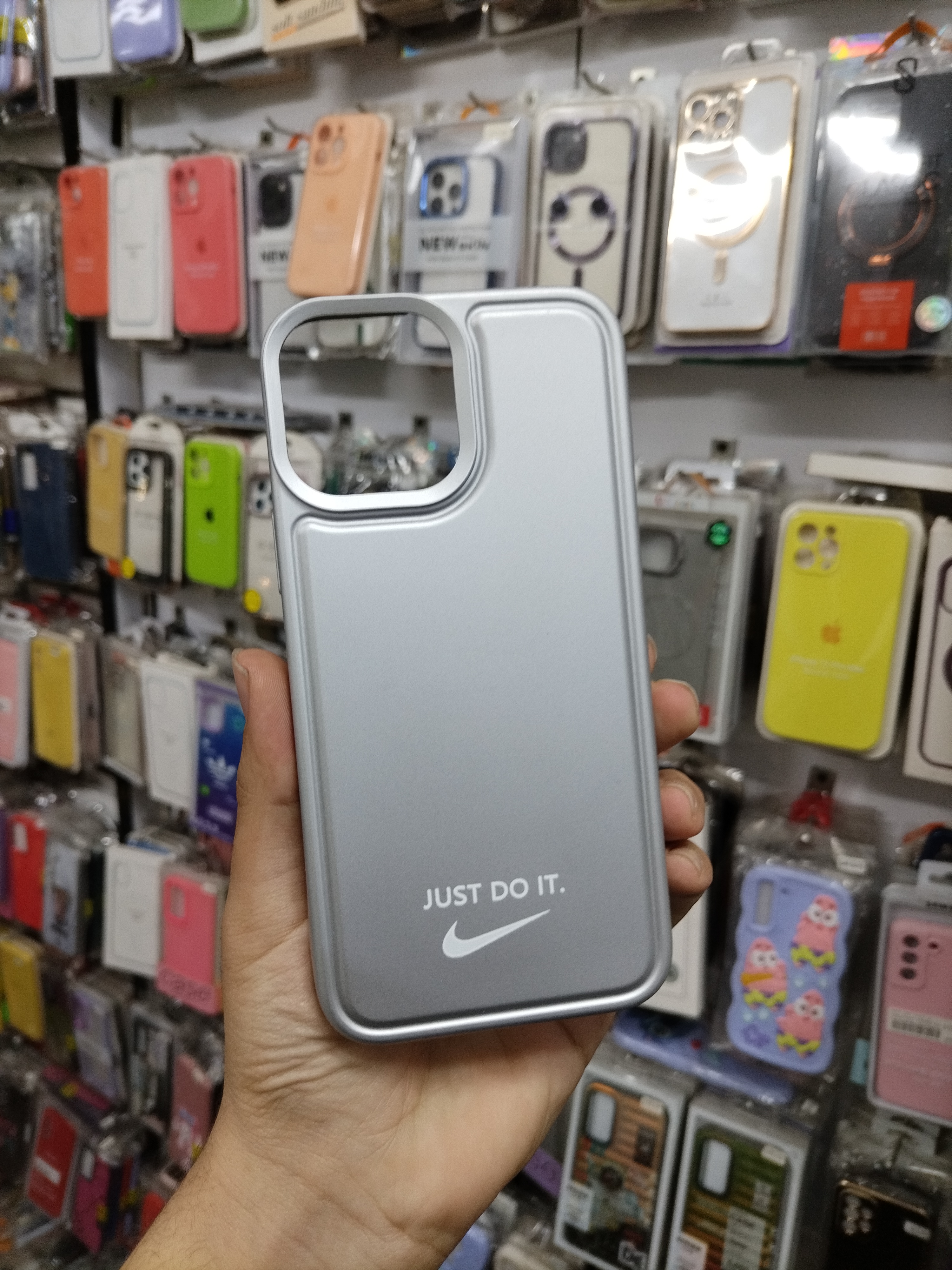 قاب گوشی اپل iPhone 13 Pro Max طرح نایکی