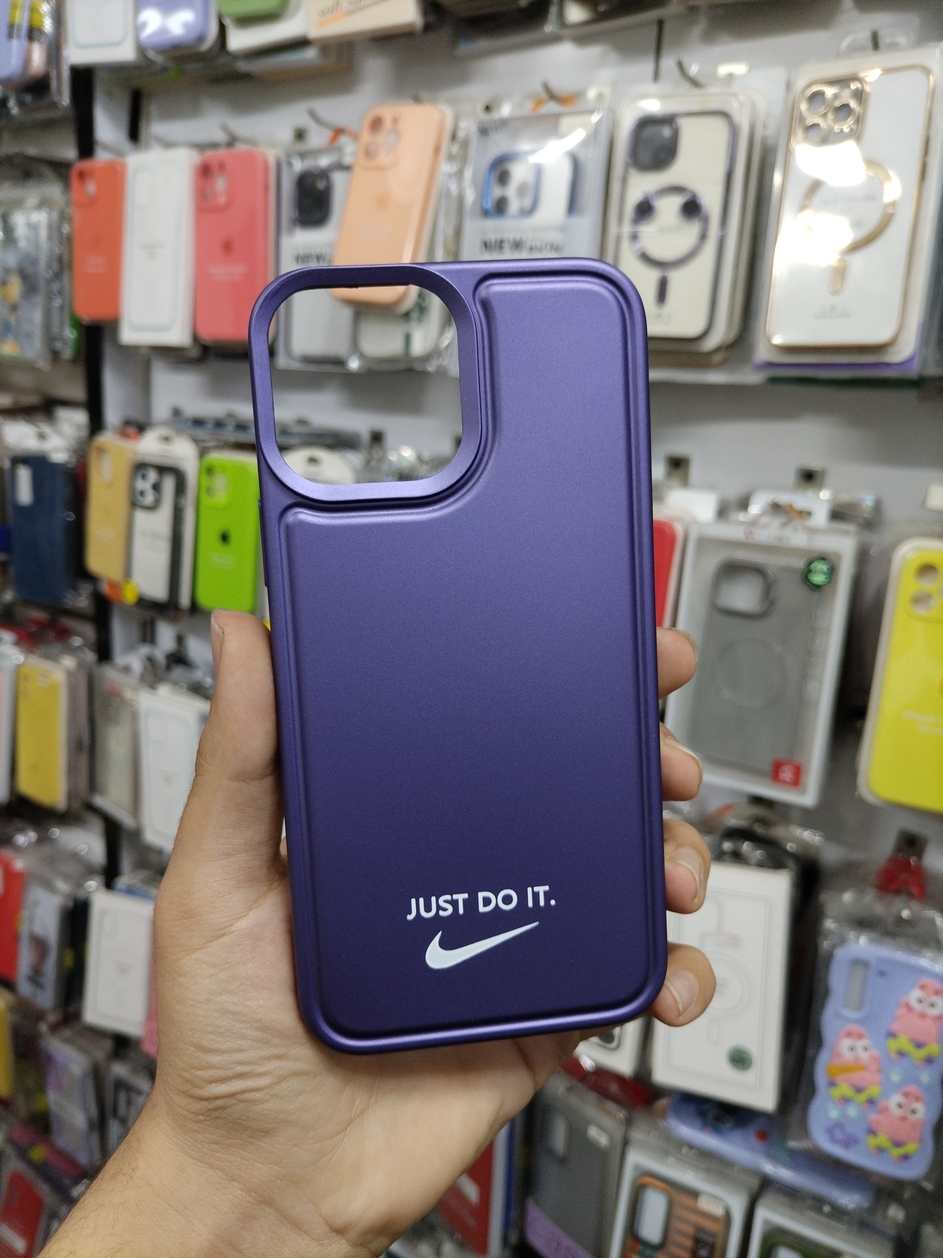 قاب گوشی اپل iPhone 13 Pro Max طرح نایکی