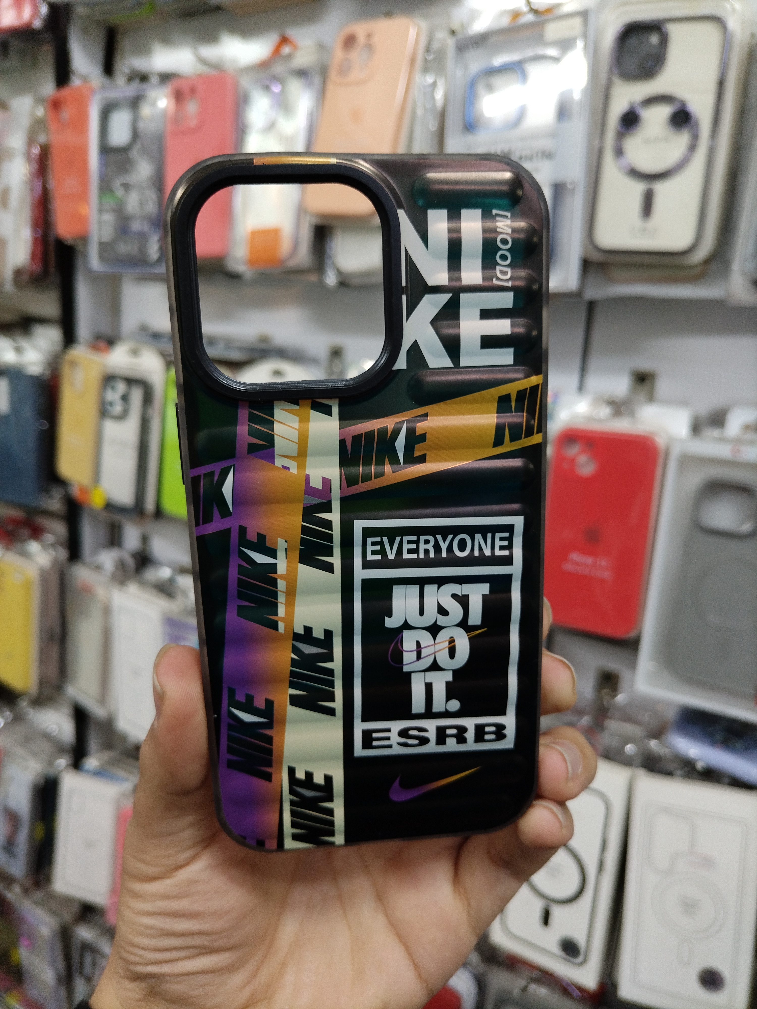 کاور اورجینال اپل مناسب iPhone 13 Pro طرح نایکی